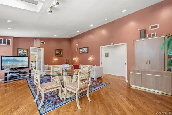 $2,257,770 | 8 Pine Drive, Great Neck, NY 11021