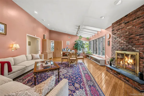 $2,257,770 | 8 Pine Drive, Great Neck, NY 11021