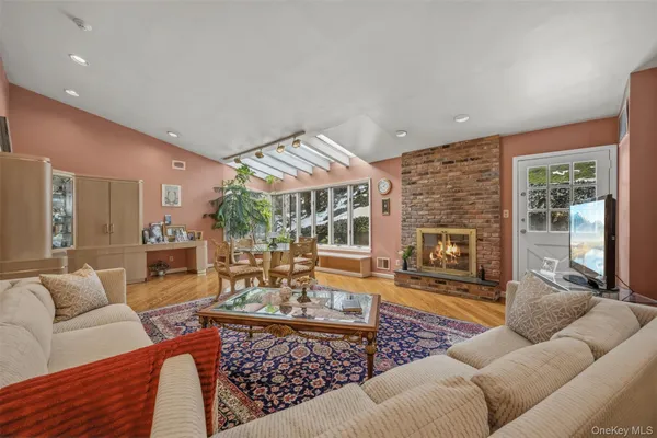 $2,257,770 | 8 Pine Drive, Great Neck, NY 11021