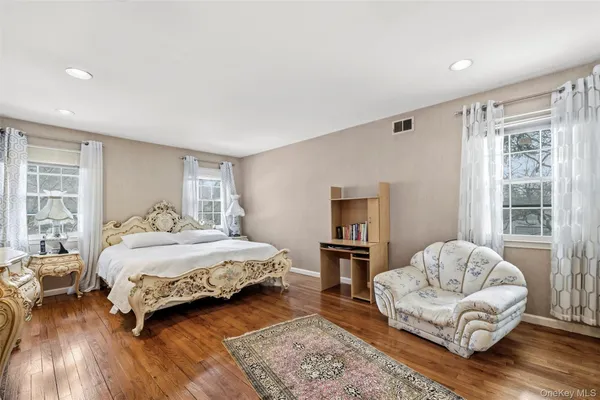 $2,257,770 | 8 Pine Drive, Great Neck, NY 11021