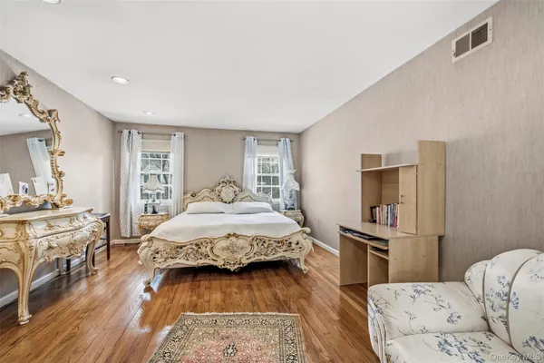 $2,257,770 | 8 Pine Drive, Great Neck, NY 11021