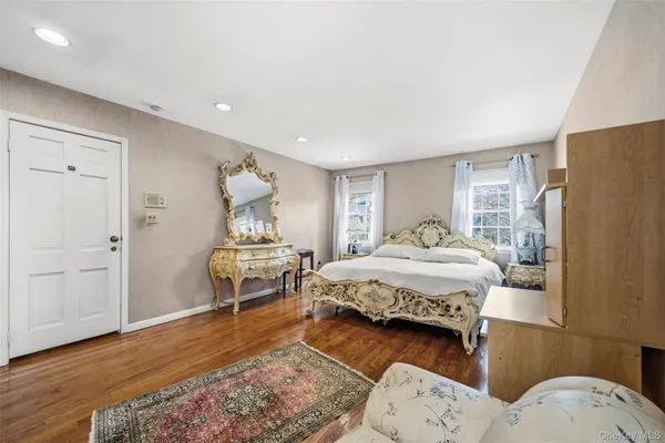 $2,257,770 | 8 Pine Drive, Great Neck, NY 11021