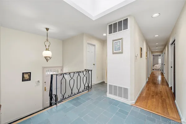 $2,257,770 | 8 Pine Drive, Great Neck, NY 11021