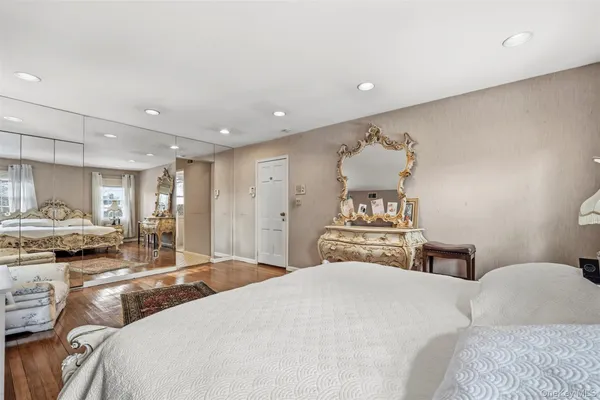 $2,257,770 | 8 Pine Drive, Great Neck, NY 11021