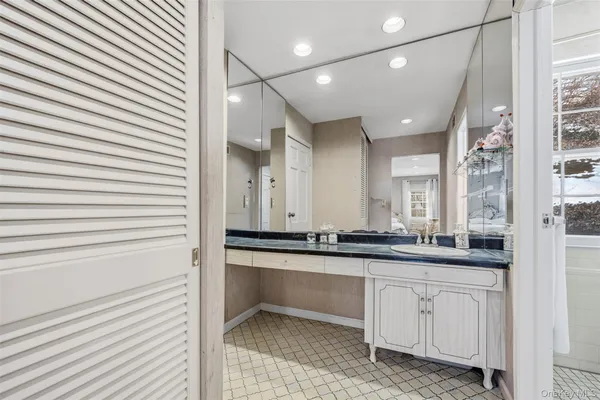 $2,257,770 | 8 Pine Drive, Great Neck, NY 11021