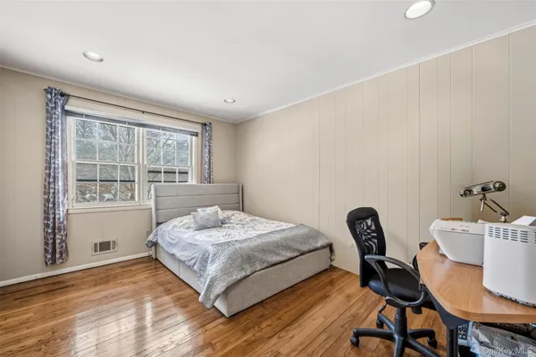 $2,257,770 | 8 Pine Drive, Great Neck, NY 11021