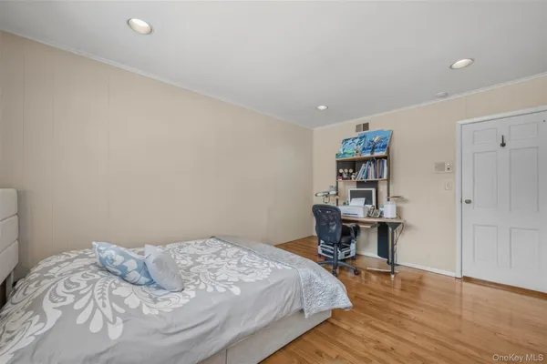 $2,257,770 | 8 Pine Drive, Great Neck, NY 11021
