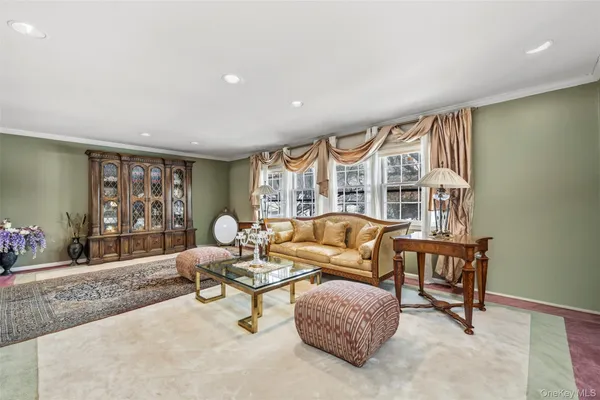 $2,257,770 | 8 Pine Drive, Great Neck, NY 11021