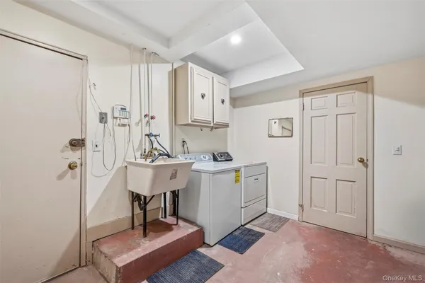 $2,257,770 | 8 Pine Drive, Great Neck, NY 11021