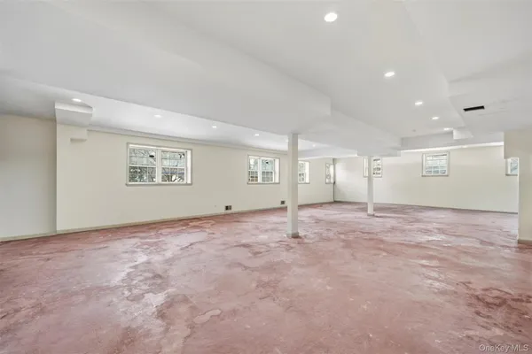 $2,257,770 | 8 Pine Drive, Great Neck, NY 11021