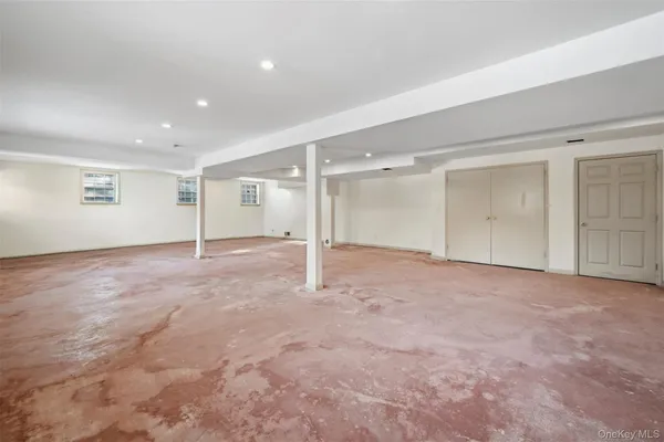 $2,257,770 | 8 Pine Drive, Great Neck, NY 11021