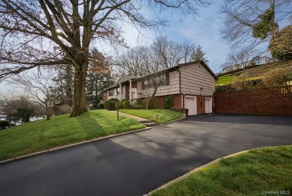 $2,257,770 | 8 Pine Drive, Great Neck, NY 11021