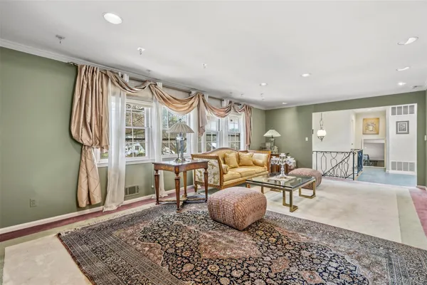 $2,257,770 | 8 Pine Drive, Great Neck, NY 11021