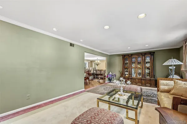 $2,257,770 | 8 Pine Drive, Great Neck, NY 11021