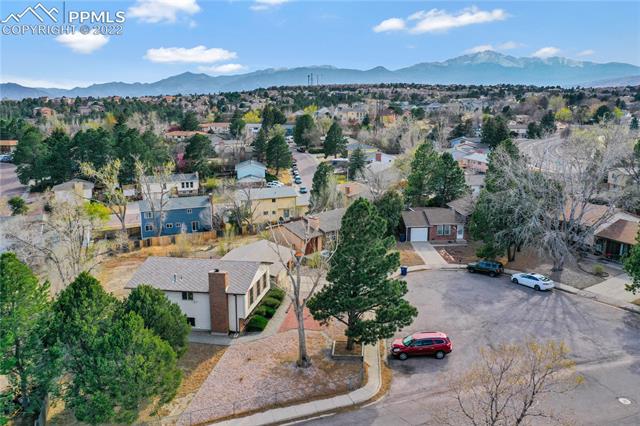 2433 Ranch Lane Colorado Springs, CO 80918 - Photo 2 of 27