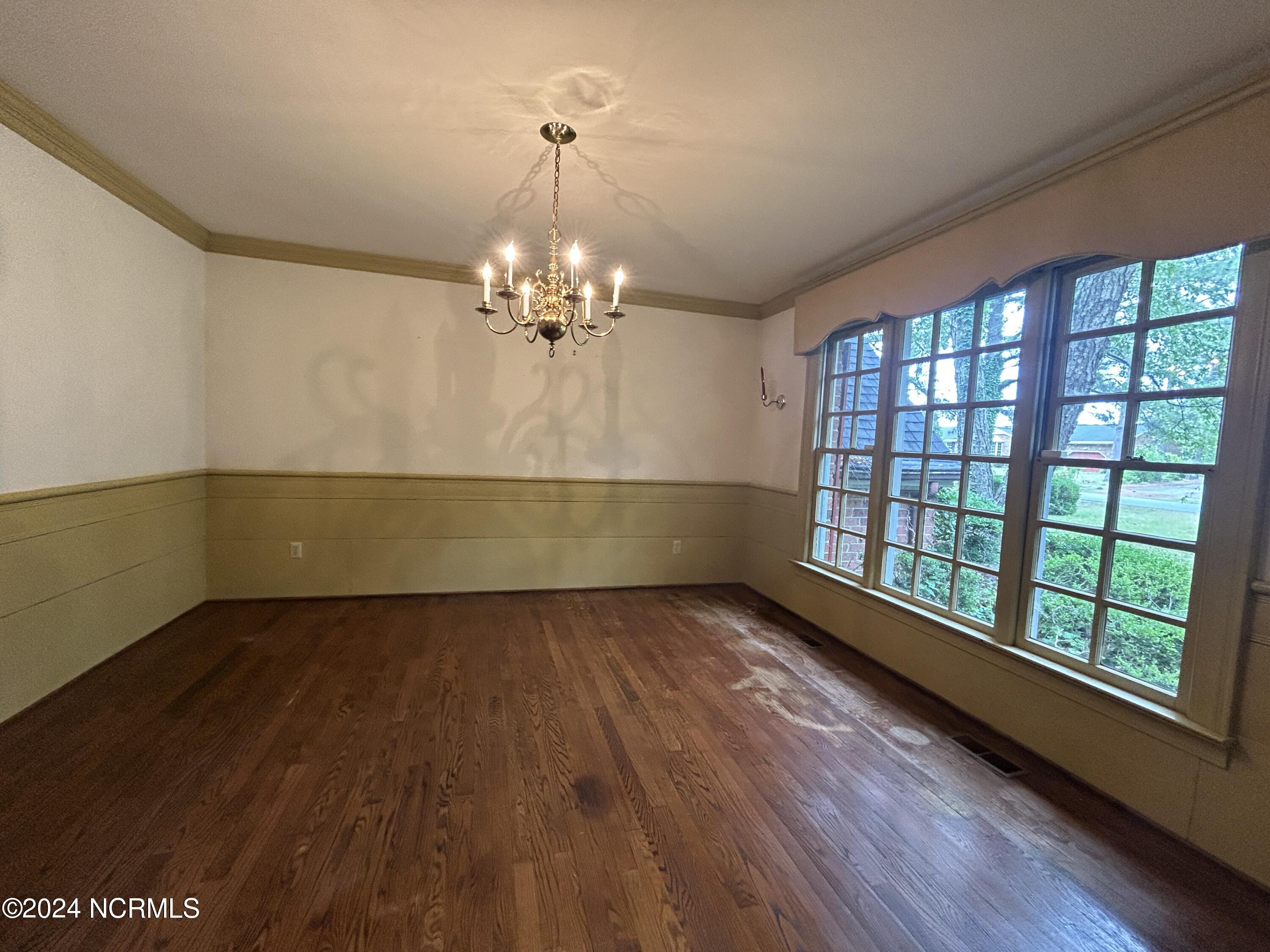 1054 Oakview Road Williamston, NC 27892 - Photo 9 of 30 Formal dining room