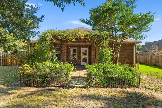 $2,750 | 554 Camellia Court, Freeport, FL 32439