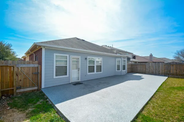 a view of a house with backyard and porch