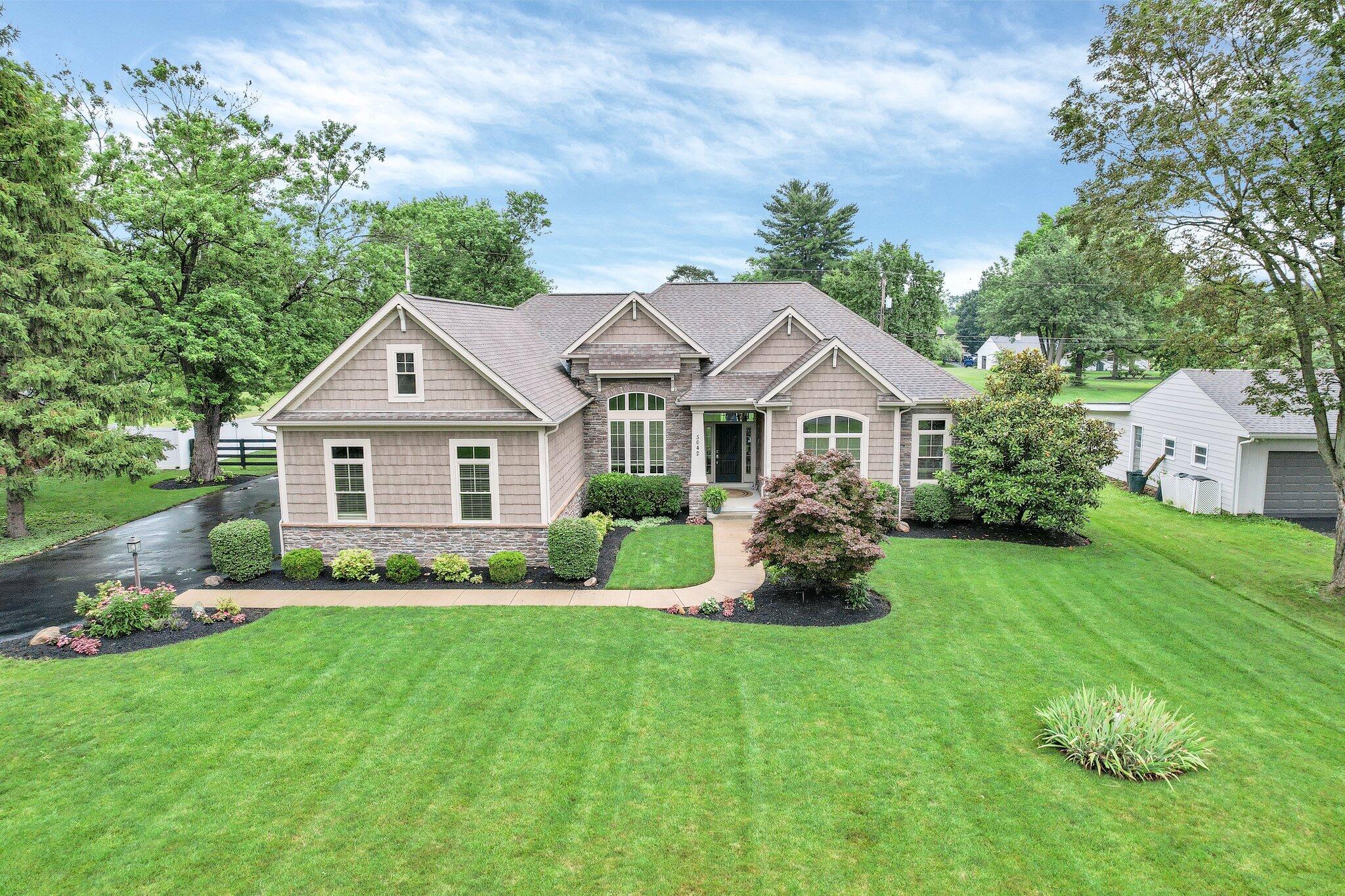 5042 Henderson Heights Road Columbus, OH 43220 - Photo 3 of 57 62-web-or-mls-5042-henderson-heights-rd