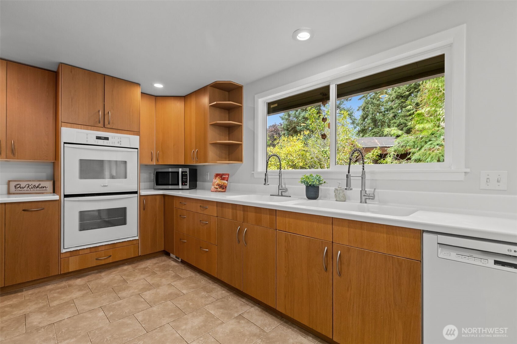 5805 157th Place Southwest Edmonds, WA 98026 - Photo 9 of 40 Gallery Image 9
