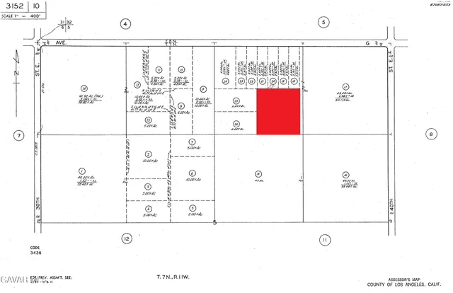 a black and white photo of a refrigerator