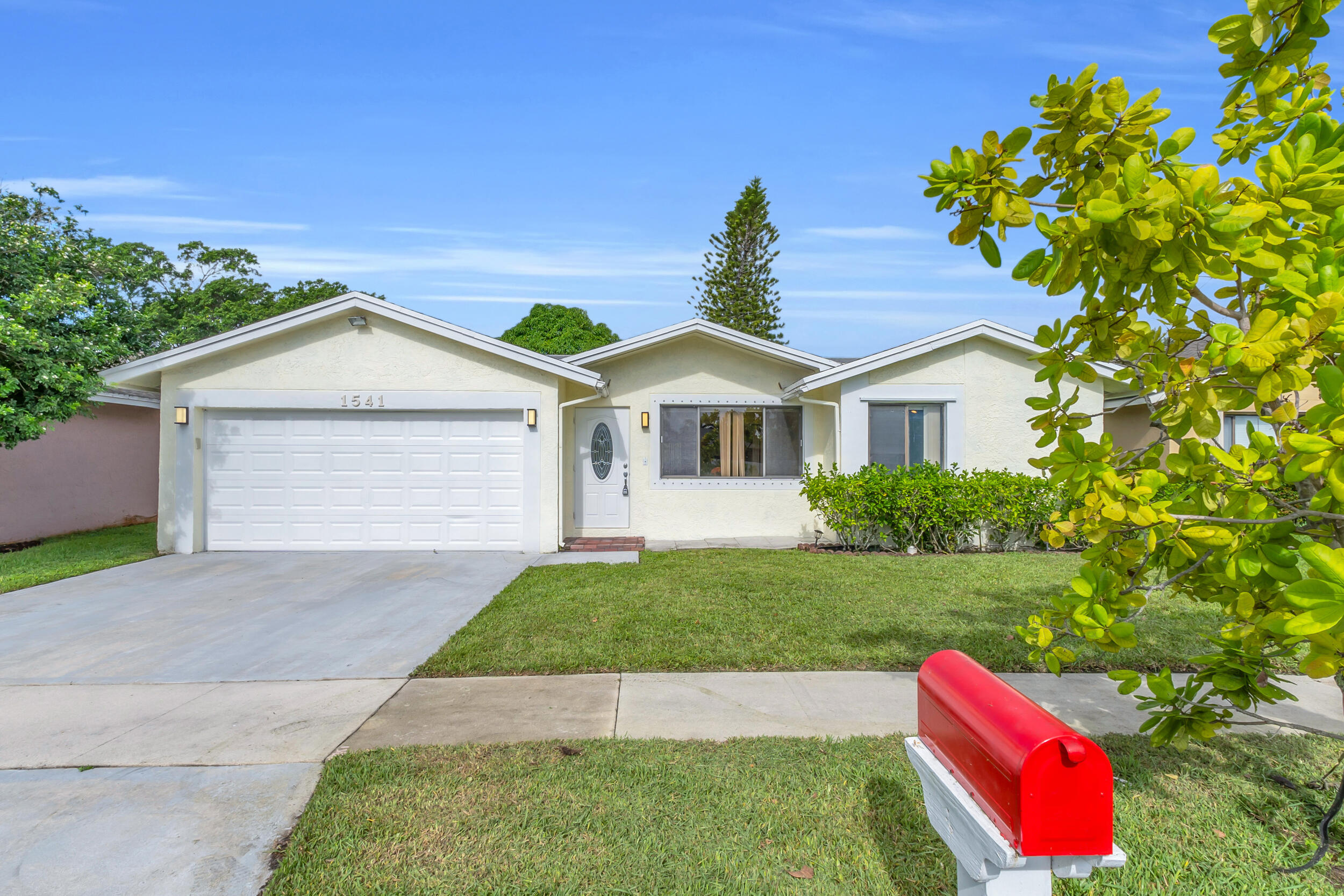 1541 Southwest 102nd Terrace Davie, FL 33324 - Photo 2 of 49 2_dsc07306