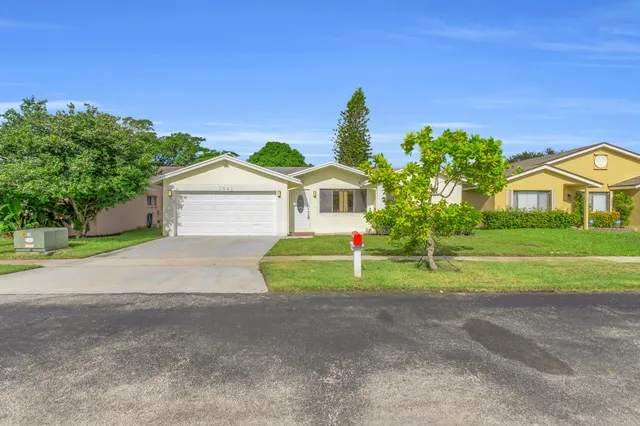 $715,000 | 1541 Southwest 102nd Terrace, Davie, FL 33324