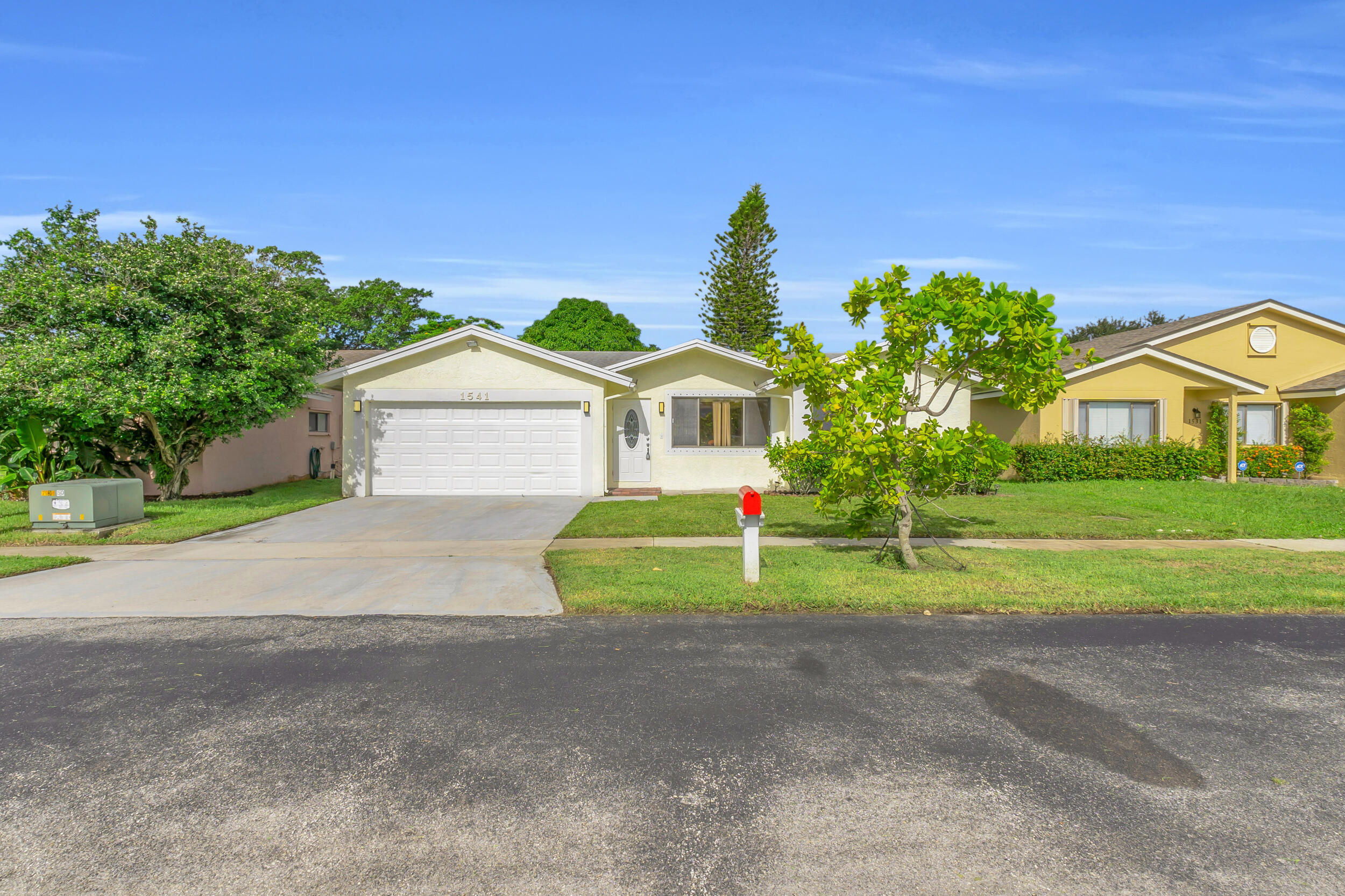 1541 Southwest 102nd Terrace Davie, FL 33324 - Photo 3 of 49 3_dsc07309