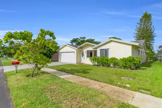 $715,000 | 1541 Southwest 102nd Terrace, Davie, FL 33324