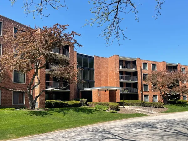 $2,200 | 1615 East Central Road, Unit 417C, Arlington Heights, IL 60005