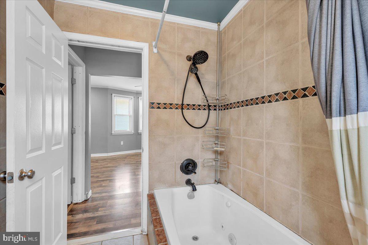 211 South Cedar Avenue Maple Shade, NJ 08052 - Photo 17 of 34 Tiled shower and tub combo