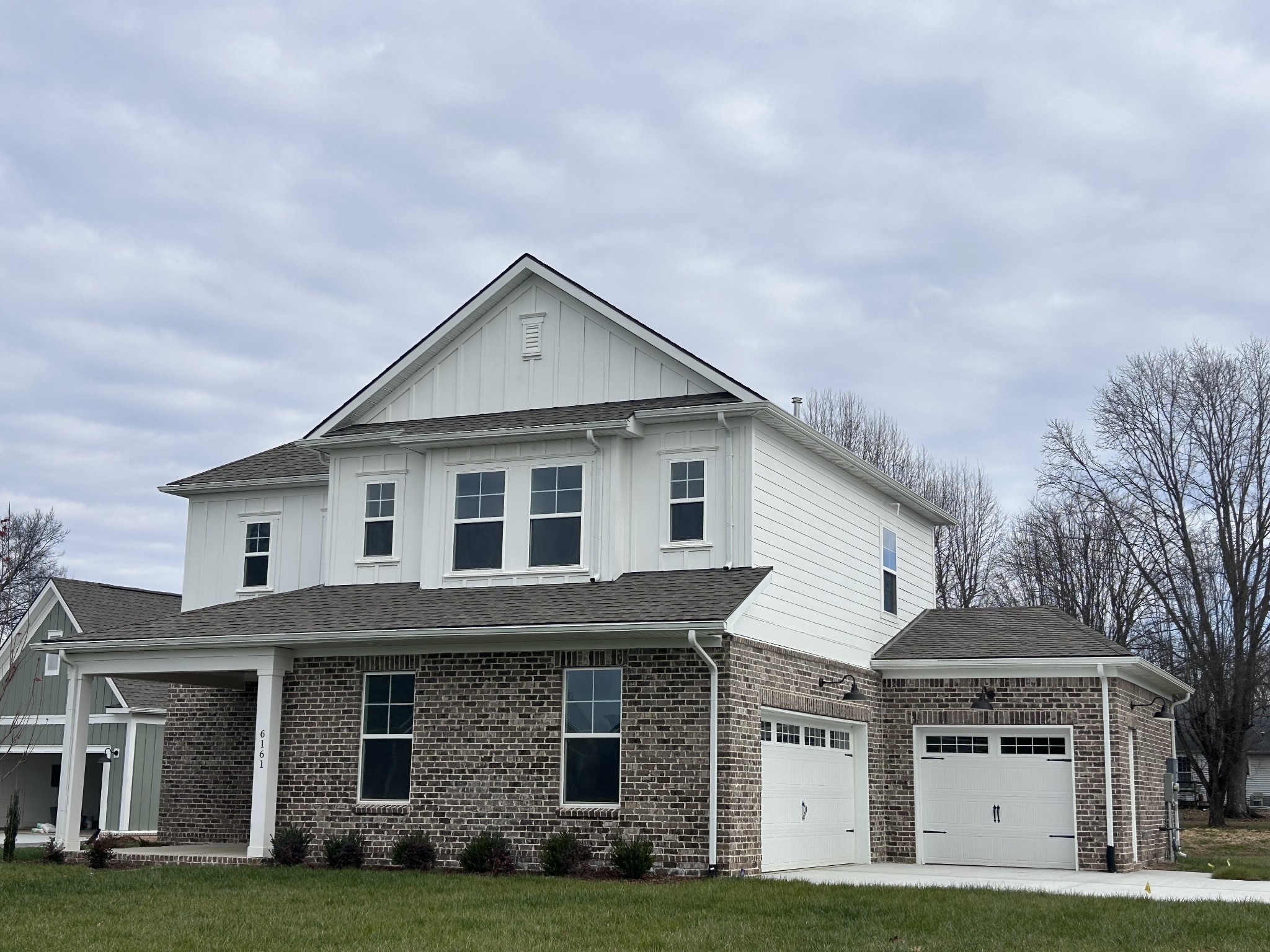 6161 Worthington Road Columbia, TN 38401 - Photo 5 of 33 a front view of a house with a yard