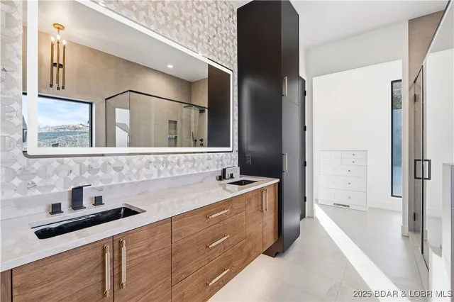 $2,375,000 | 507 Redbud Court, Lake Ozark, MO 65049