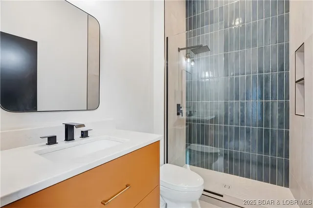 $2,375,000 | 507 Redbud Court, Lake Ozark, MO 65049