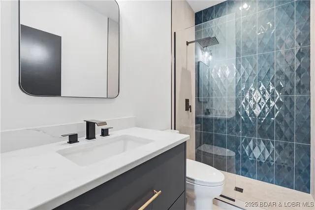 $2,375,000 | 507 Redbud Court, Lake Ozark, MO 65049