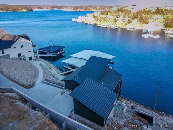 $2,320,000 | 507 Redbud Court, Lake Ozark, MO 65049