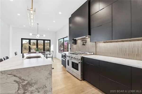 $2,320,000 | 507 Redbud Court, Lake Ozark, MO 65049