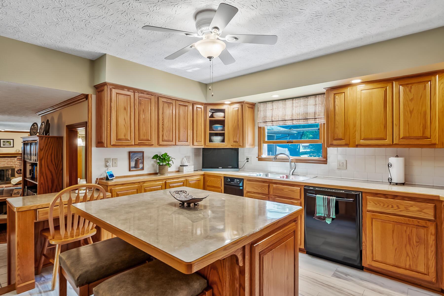 145 Somerset Road Delaware, OH 43015 - Photo 16 of 52 Kitchen