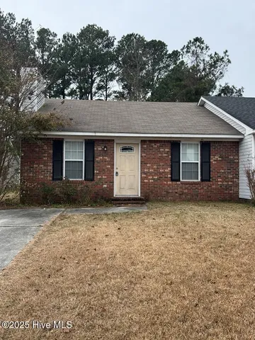 $1,100 | 106 Glenside Court, Midway Park, NC 28544