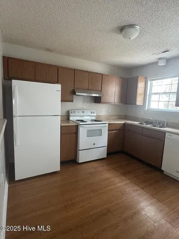 $1,100 | 106 Glenside Court, Midway Park, NC 28544