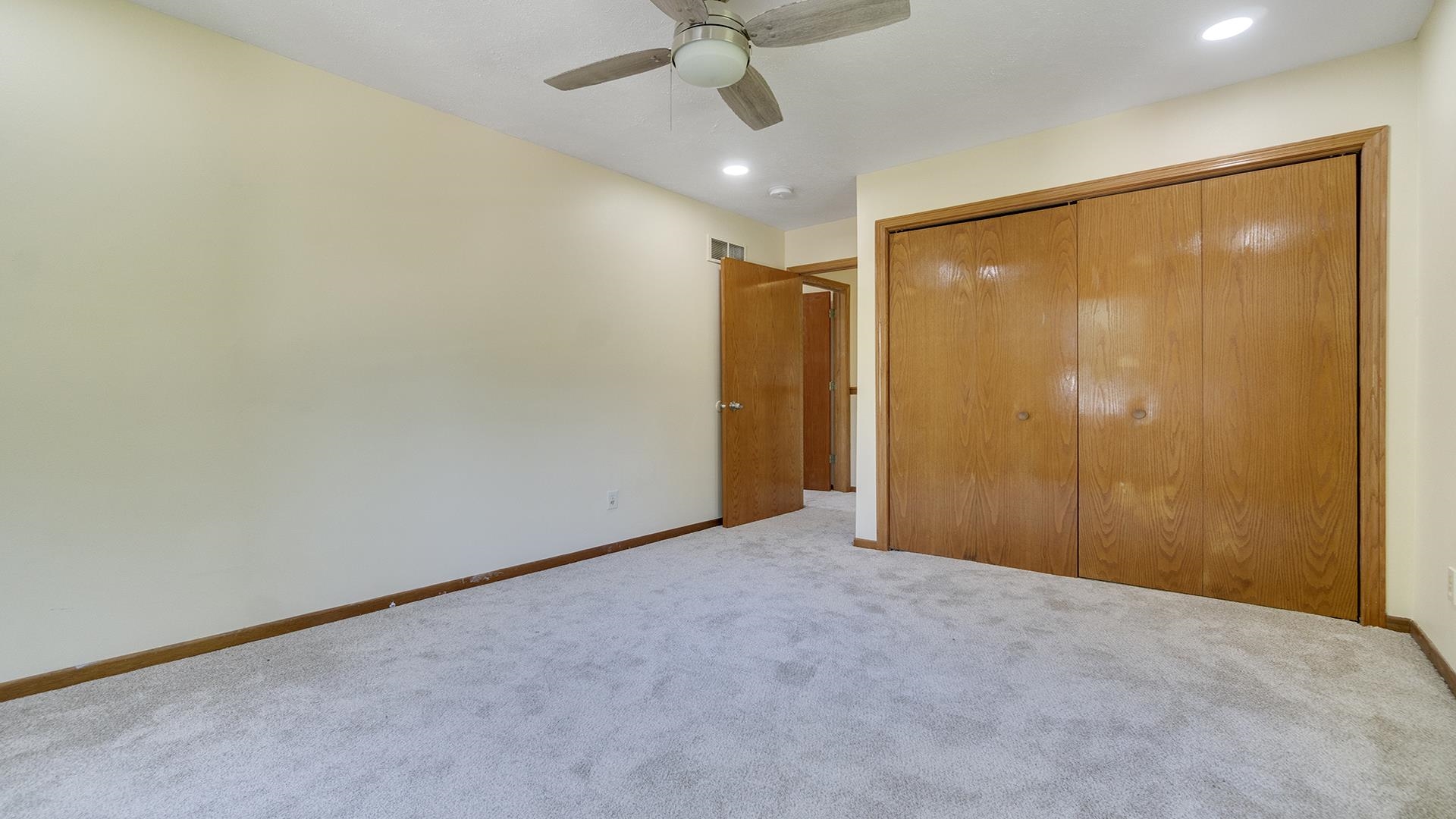 820 East Riverside Boulevard Loves Park, IL 61111 - Photo 18 of 32 an empty room with closet and a chandelier fan