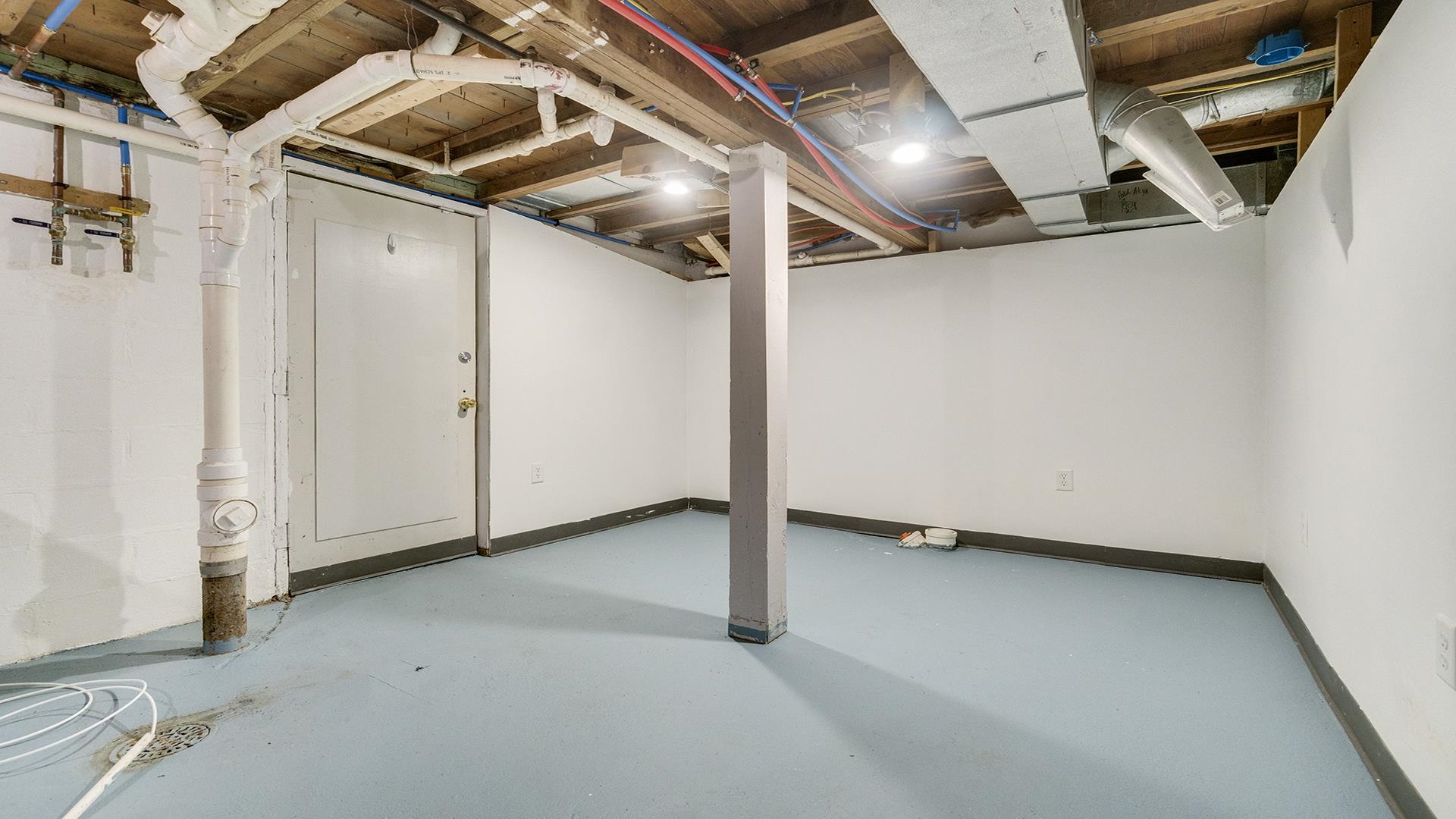 820 East Riverside Boulevard Loves Park, IL 61111 - Photo 20 of 32 a view of an empty room