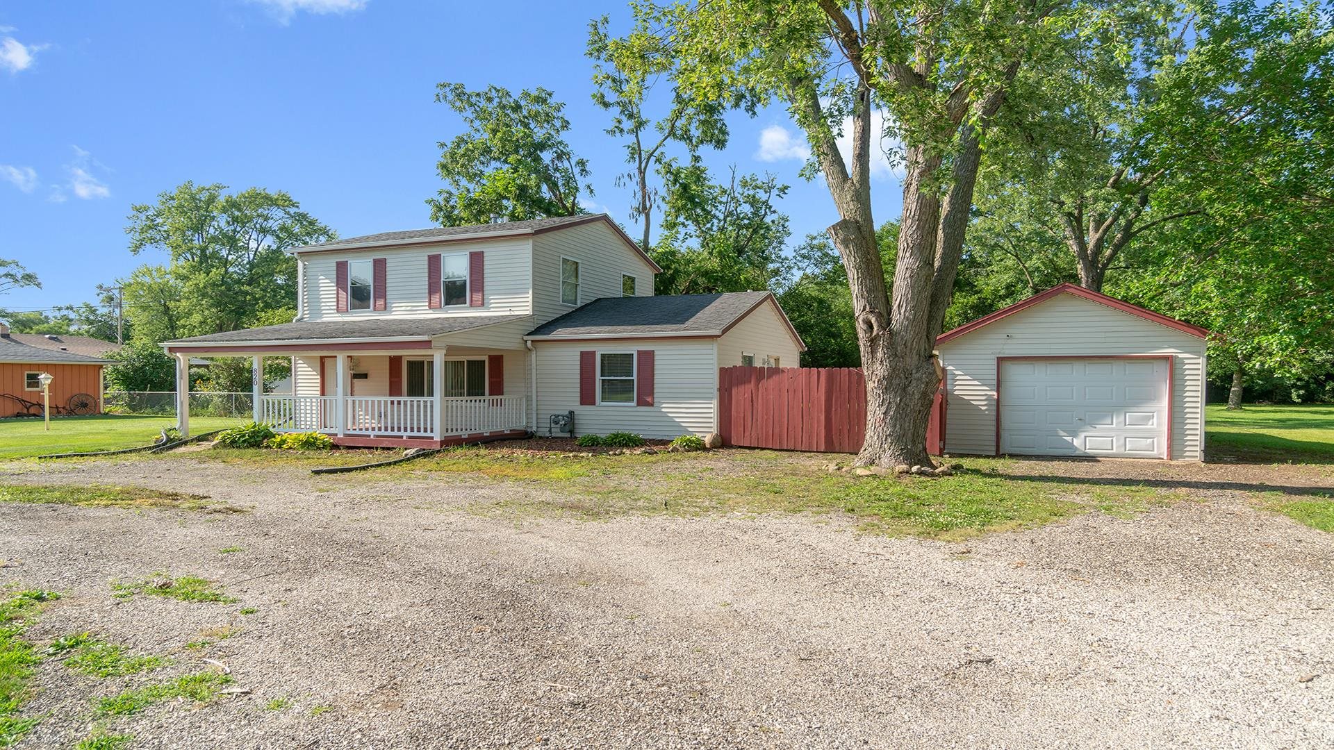 820 East Riverside Boulevard Loves Park, IL 61111 - Photo 2 of 32 front view of a house with yard