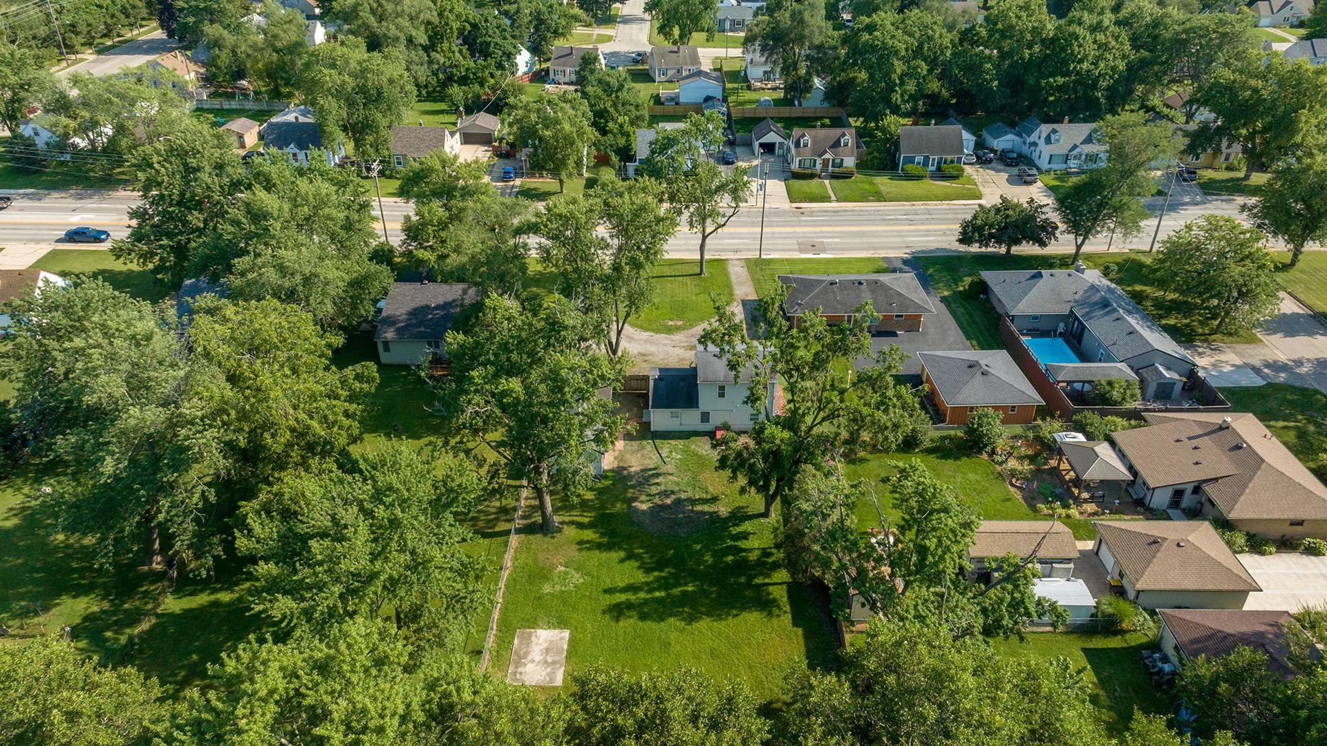 820 East Riverside Boulevard Loves Park, IL 61111 - Photo 30 of 32 an aerial view of a house with a yard