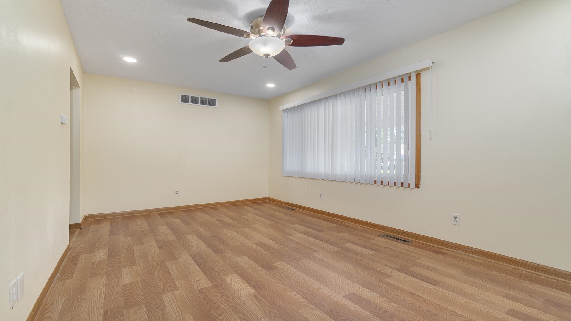 820 East Riverside Boulevard Loves Park, IL 61111 - Photo 5 of 32 an empty room with a window and a ceiling fan