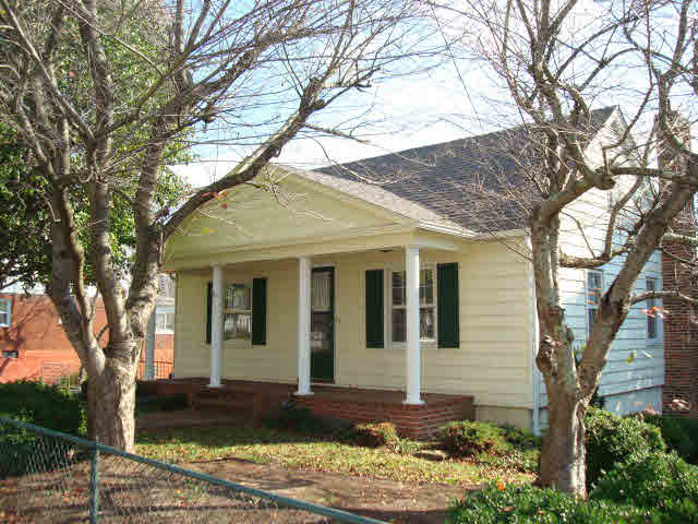 422 East Rockingham Street Elkton, VA 22827 - Photo 1 of 1 Gallery Image 1