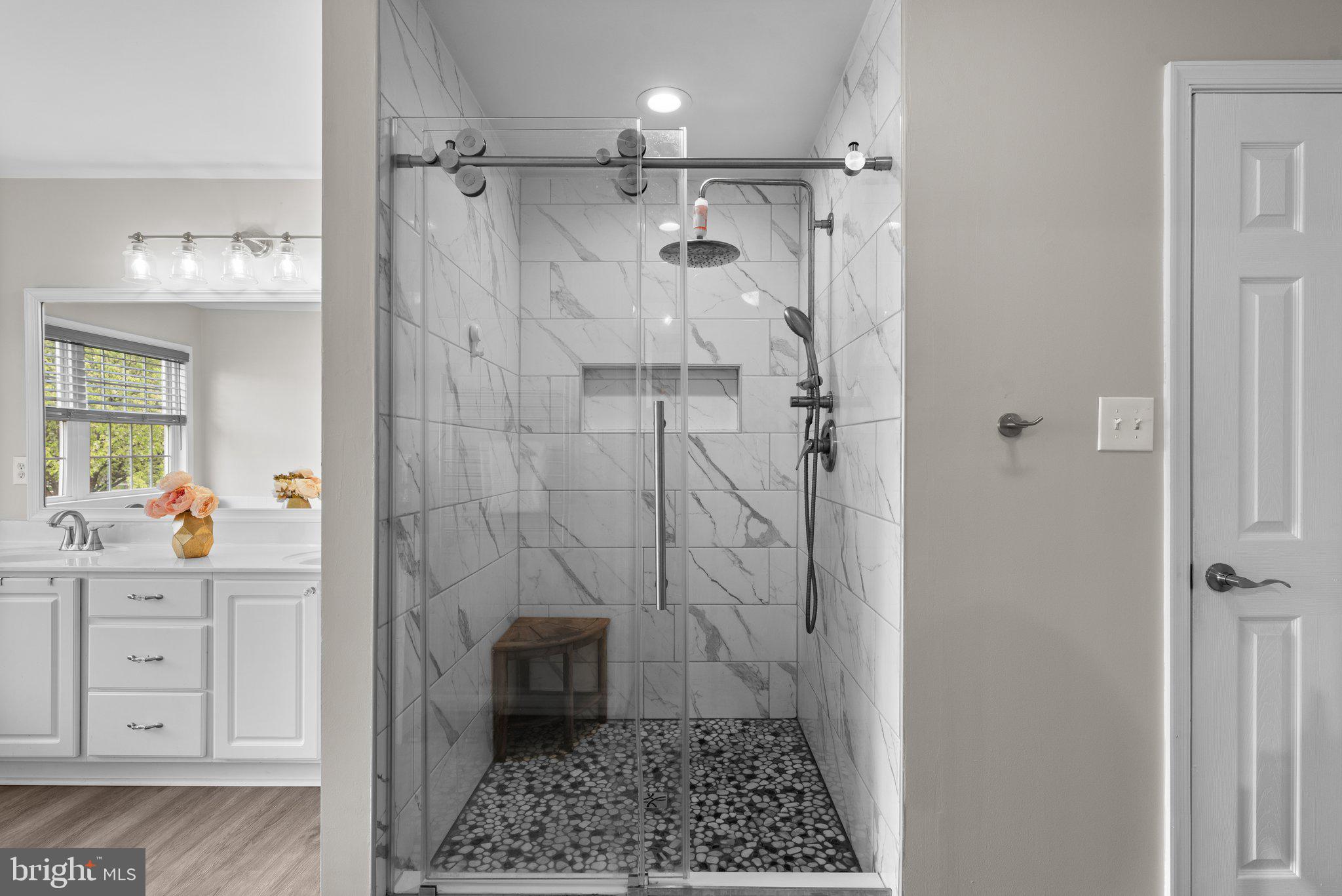 23504 Rolling Fork Way Gaithersburg, MD 20882 - Photo 23 of 45 Primary Bath