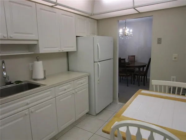 $2,000 | 405 North Ocean Boulevard, Unit 1225, Pompano Beach, FL 33062