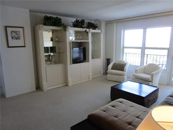 $2,000 | 405 North Ocean Boulevard, Unit 1225, Pompano Beach, FL 33062