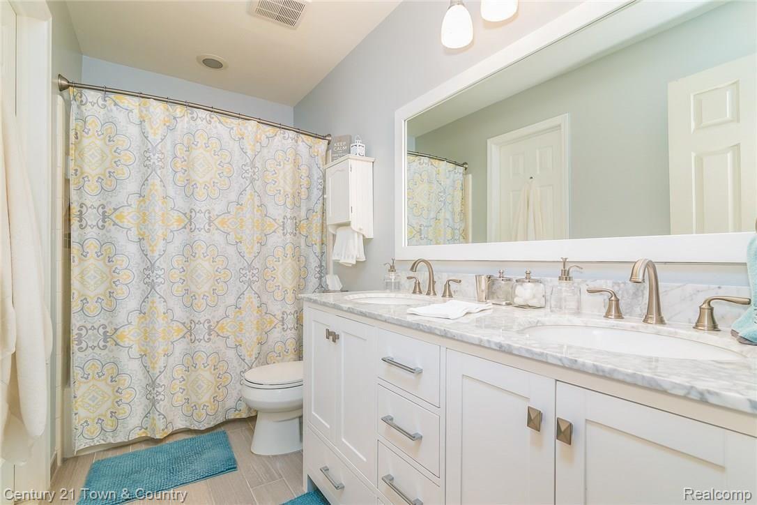 2006 Cedaredge Road Rochester, MI 48306 - Photo 21 of 36 023-Bathroom-5502777-medium.jpg